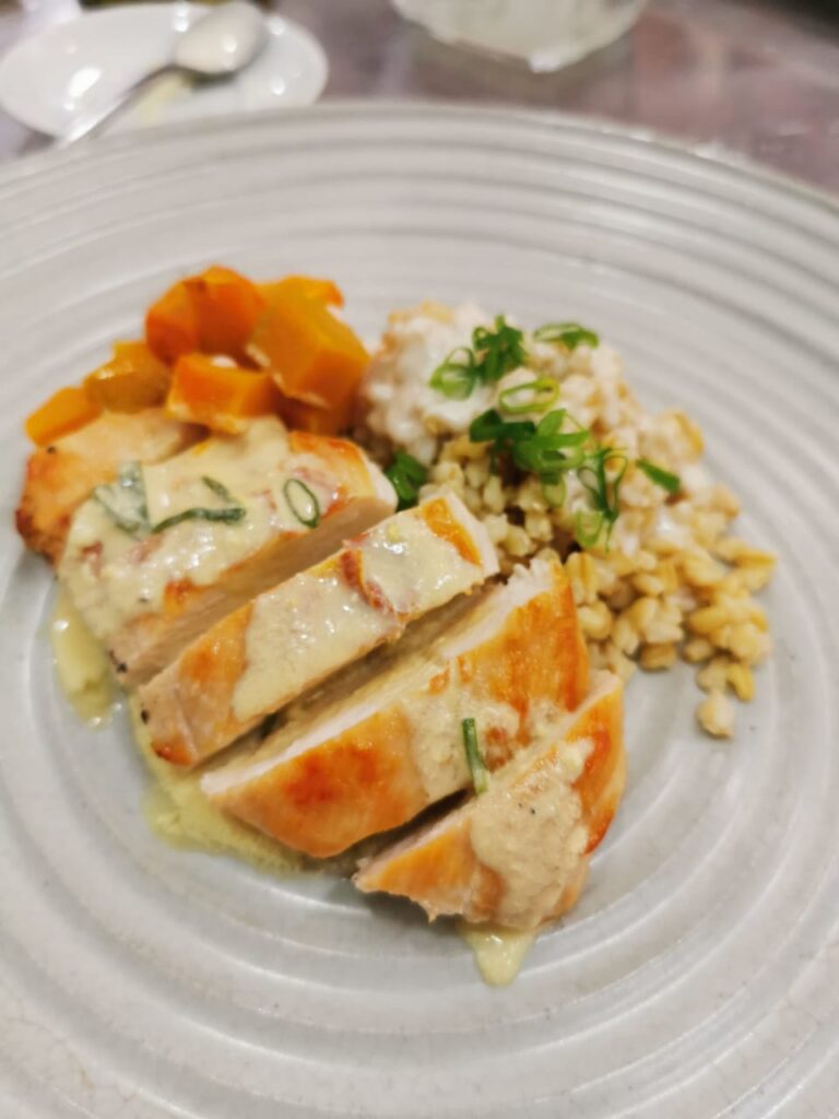 GUIA DE BOLSO<br>7 cardápios saudáveis<br>para quem quer melhorar a alimentação e tem pouco tempo para cozinhar<br>MANHÃ